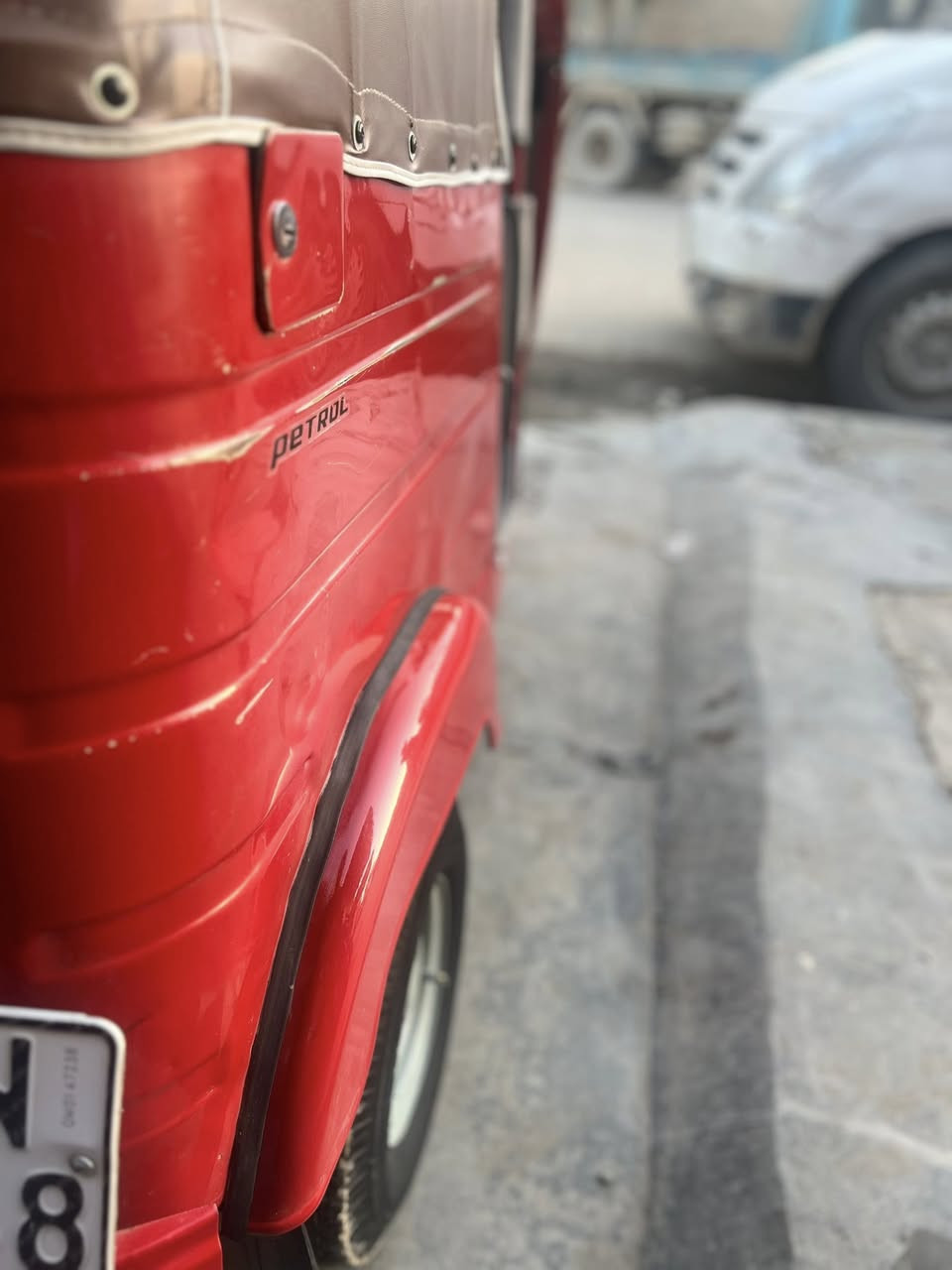 سلام عليكم  مديل ١٨. تكتك صفيه بيه ربع الدغد مضروب ول باقي كفله مكينه مال عشرين خير من الله كامله تكتك تاخذه كبل الشارع رقم الهاف ***********
