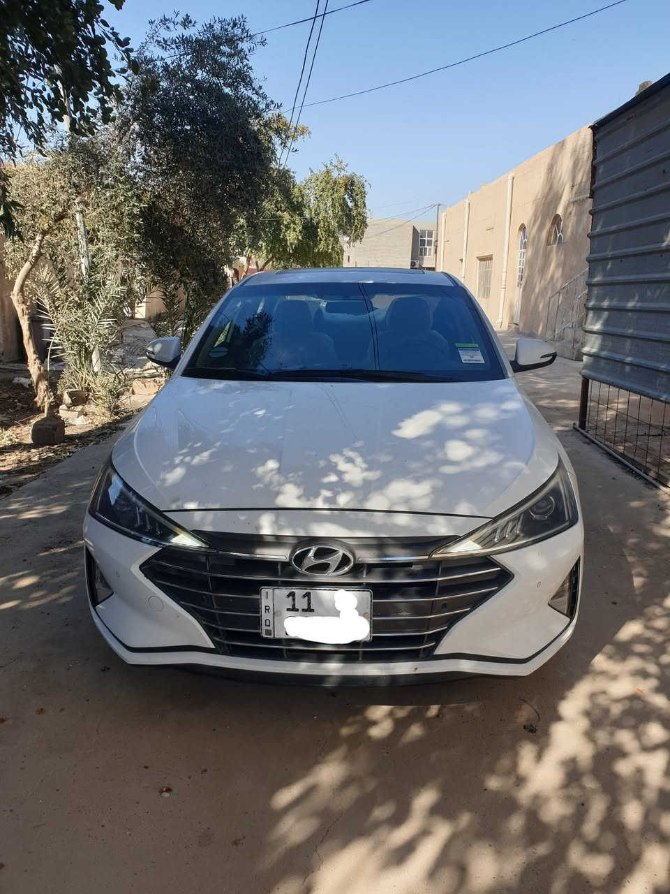 هيونداي النترا 2020 فول مواصفات 
3 وضعيات قيادة (eco-normal-sport)، وحساسات. 

المحرك: 2000 سي سي (دوش) 

ناقل الحركة: أوتوماتيك 6 سرعات.

الخارجية: فتحة سقف (سلايد)، ويل كب مقاس 17، اضاءة LED نهارية، اضاءة ترحيبية، مرايا شفط.

الداخلية: مقاعد جلد، تبريد قطعتين (أو خلفي)، تحكم ستيرن، شاشة كبيرة، كاميرا خلفية، حساسات.

تشغيل بصمة (2 بصمة)، دخول ذكي، حساس جنطة ذكي (يفتح عند الاقتراب)، رادار جانبي

رقم بغداد دولي بأسمي تحويل مباشر

 السعر 175 بيها مجال للشراي مكان السياره بغداد

للاتصال: ***********
