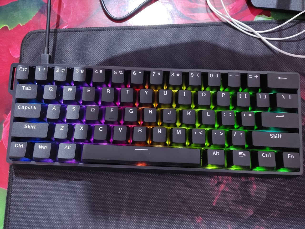 كيبورد مغناطيسي حجم 60% واير تايب سي RGB 
جديد سعر 50 الف
مميزاته 
حجم صغير 
الRGB تخصيصاته كثيرة 
أفضل من الميكانيكي بشكل ملحوظ جداً 
طبعاً يحتوي تطبيق لتخصيص أزرار وتحكم بسرعة أستجابتها والRGB كذلك


**إذا كنت صاحب هذا الإعلان وتريد حذفه لأي سبب، رجاءا أرسل رسالة إلى الدعم الفني**