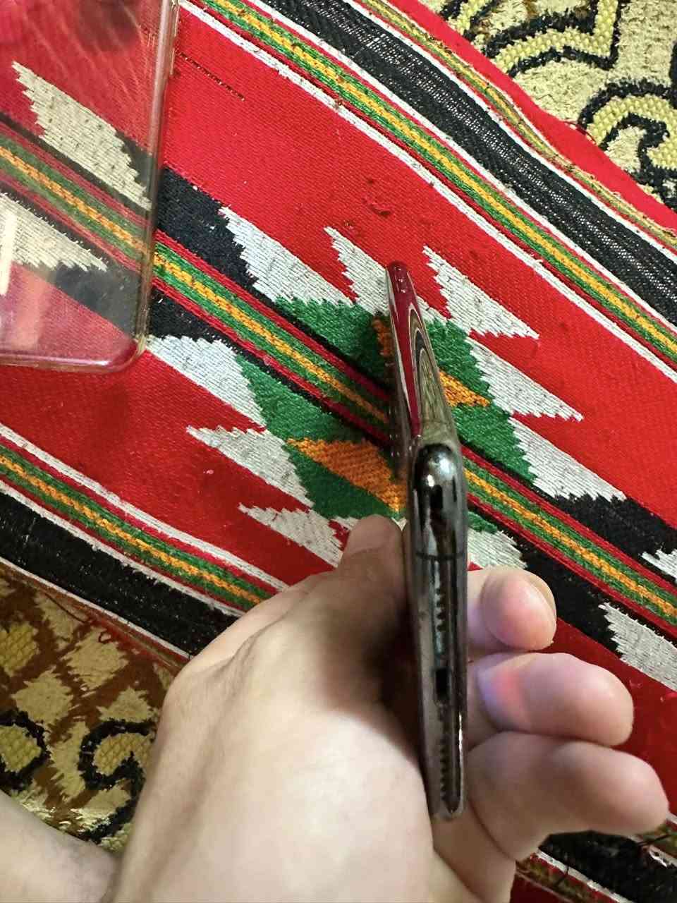 السلام وعليكم ١١برو ماكس ذاكره   ٦٤ نموذجm  بطاريه ٧١  شحنه حيل زين جهاز وتر مامبدل بي شي. فقط فطر بل كلاس وما ماثر بشي   نضافه ميه بل ميه مكاني بغداد ***********  سعر٢٥٠و مجال حك جيه فقط
