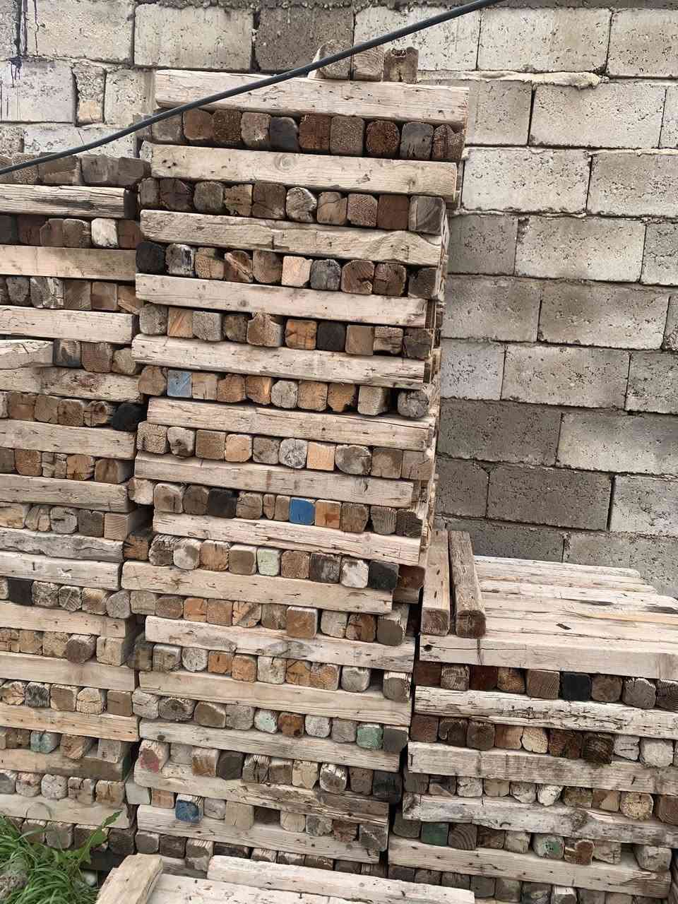 السلام عليكم متوفر خشب مستعمل مختلف القياسات جكات مستعمل العنوان بغداد بوب الشام***********
