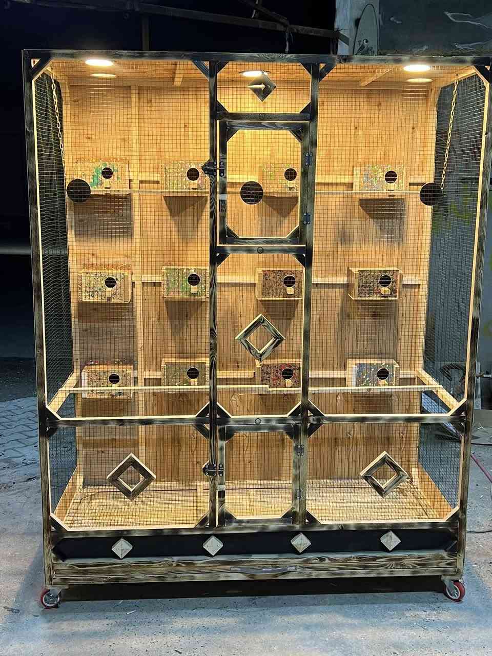 سلام عليكم
شغل حسب طلب 
ارتفاع 170 النزال60 العرض 150
العنوان كركوك قرب جسر ولاده 
شغل جميع اقفاص خانات كشوانيات ابراج 
حسب الطلب واجهيات
***********
