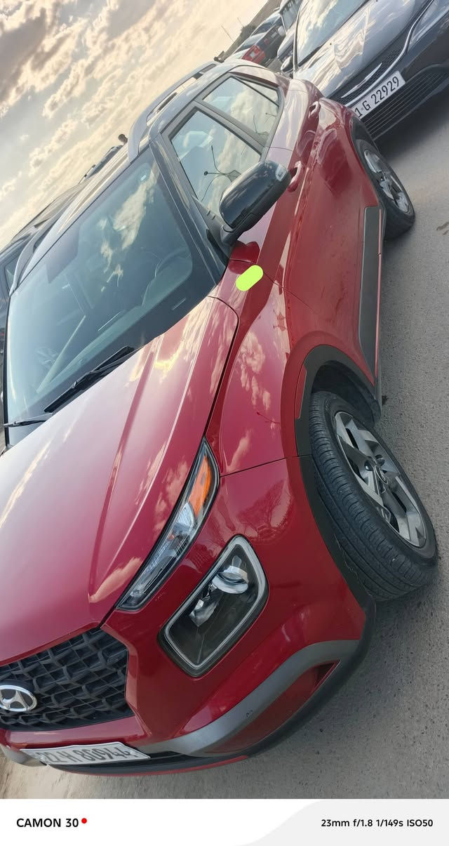 سلام عليكم من رخصة ادمن هونداي فينيو موديل ٢٠٢٢ماشي ١٦ الف ماشي فول ماعدة فتحة سيارة مجودة بكركوك بيه راس بونيت باب خلف سايق بارد صندوق بي بارد مأشر بصور للاتصال ***********
