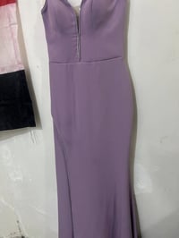 فساتين ٢ قطع • قياس ٣٨ • توصيل موجود