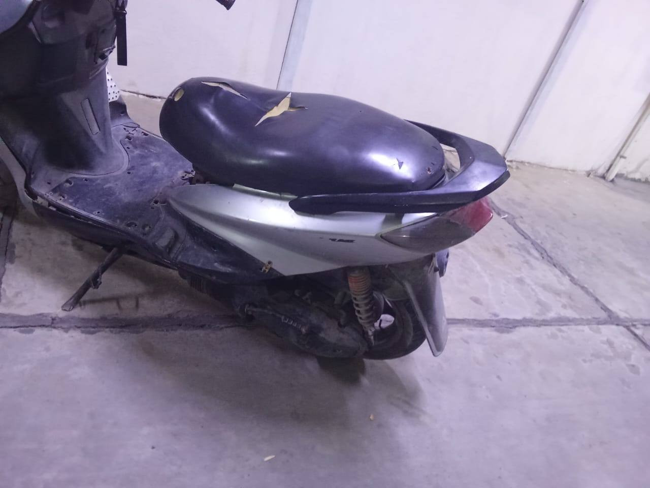 دراجه سكنس نثيه تشتغل نكرة سلف كهربائيات شغاله بس الوايرات يحتاجلهن تعديل  بس يحتاجلها گفرات دراجه تخبل  الشوته و الكابريتر البلاديات موجودات مجفته قبل اسبوع السعر 400 بغداد
***********
