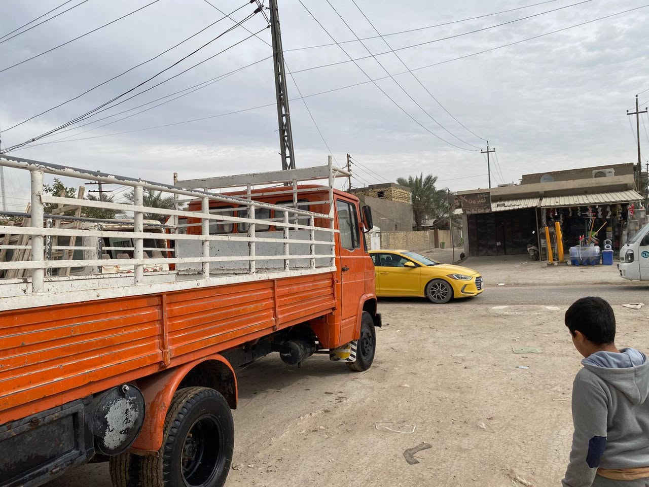 للبيع مارسدس اخرس موديل 82 بسمي مشروع وطني رقم بغداد تحويل ثاني يوم. ***********
