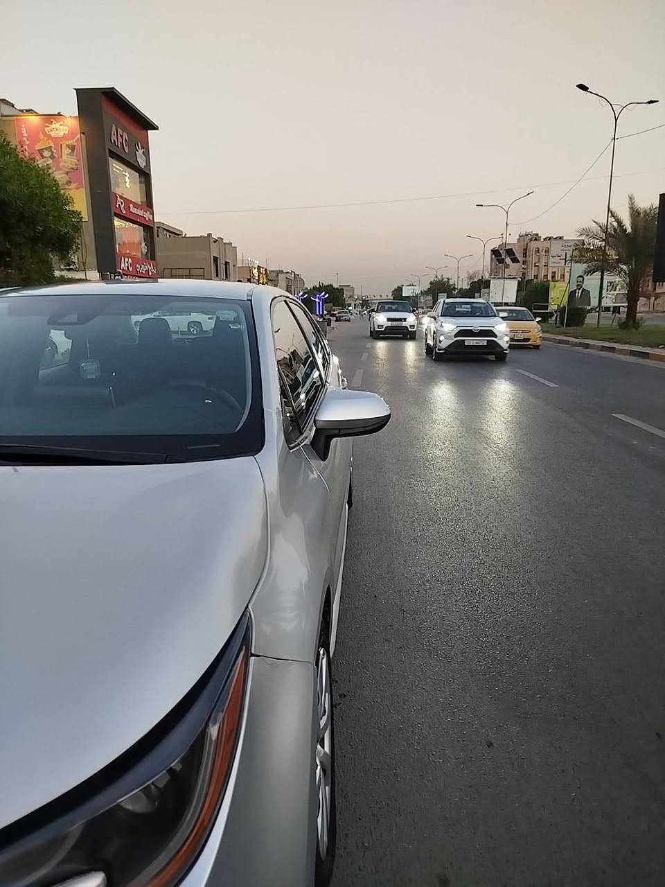 السلام عليكم
كورلا وارد امريكي حادث جانبي 
 موديل 2021 
رقم اربيل الجديد بأسمي 
ماشية 61 الف ميل قابل للزيادة 
رادار مانع تصادم 
تحديد مسار 
هاند بريك بصمة 
بيها صبغ الباب والجاملغ والجاملغ الخلفي جهة السائق والصندوق 
شواصي لغود مكفولة 
سيارة حلوة وجانيها 
مكان السيارة بغداد الأعظمية 
السعر ١٤٠ ورقة وبيها مجال 
***********
