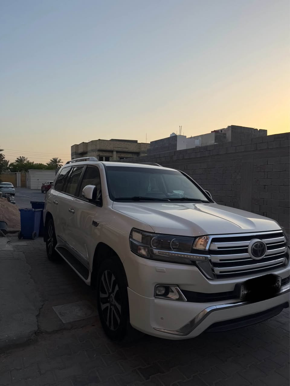 للبيع لاندكروز 
White Edition GX-R 2018
خليجي كفالة عامة عدا شخوط
بسيطة
محرك V8 5.7
ابيض لؤلؤي
مقاعد جلد
فتحة سقف
دخول وتشغيل بصمة
كاميرا خلفية
عداد المسافة km 192400
*********** البصرة, العراق

