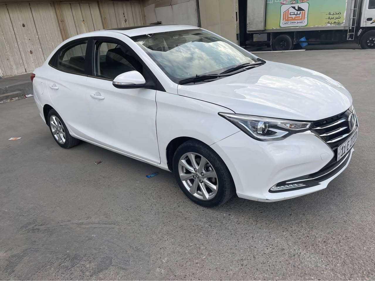 شانجان السفن 2024 فول مواصفات عدا البصمة سيارة جديدة تشتغل بانزين عادي وداخلة ب الضمان من صدر وتبريد وكير ومكينة لمدة ٤ سنوات ماشية ٢٧ الف كيلو بيها رصعات بالبنيد وباب وجاملغ بي بارد سونار موجود باسمي السيارة رقم إنكليزي جديد وهزة جديدة  السعر ٩٢ وبي مجال مكاني بغداد *********** بغداد, العراق
