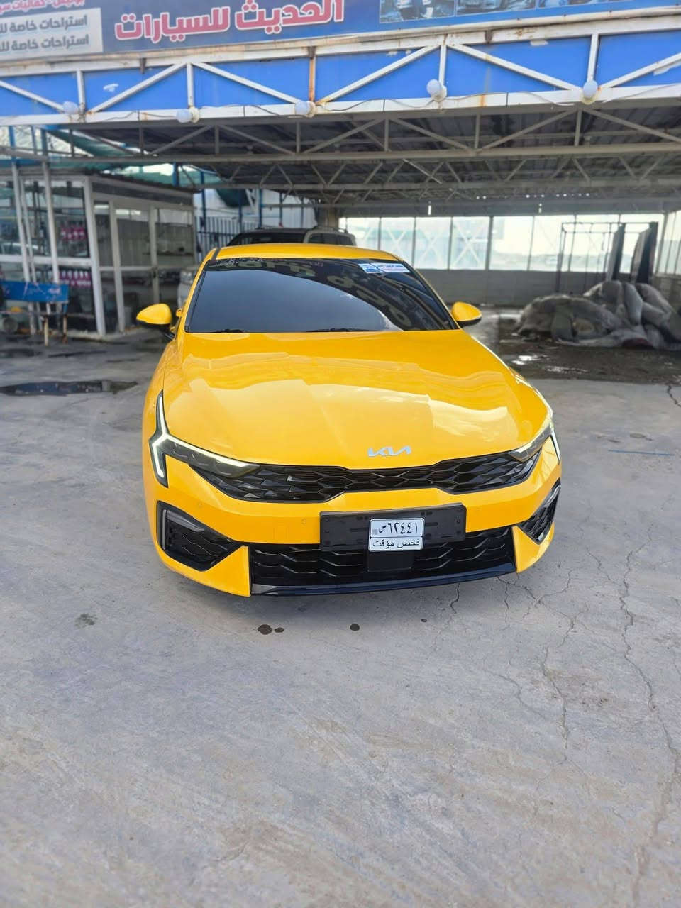 كيا k5 موديل 24 غاز 
برتقالي مصفر استخدام اجره المنفيست
مواصفات واضحه بالصور 
محرك4 سلندر غاز 
السياره بيها جاملغ خلفي 
السعر 180 $ مكمركه وجاهزه تترقم اجره جميع المحافظات 
***********
***********
مكتب الربان للسيارات الكورية الديوانية نهاية الشارع الخدمي حي الجامعه
