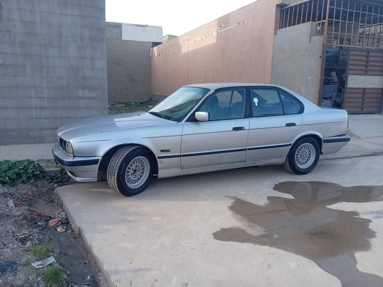 بي ام دبليو 525 محرك بي شويه صرف موديل 91 اربع تيارات جدد سياره قدام العين والسعر 33  وبي مجال عنوان كركوك فنجا علي
***********
*********** 🩶🩶
