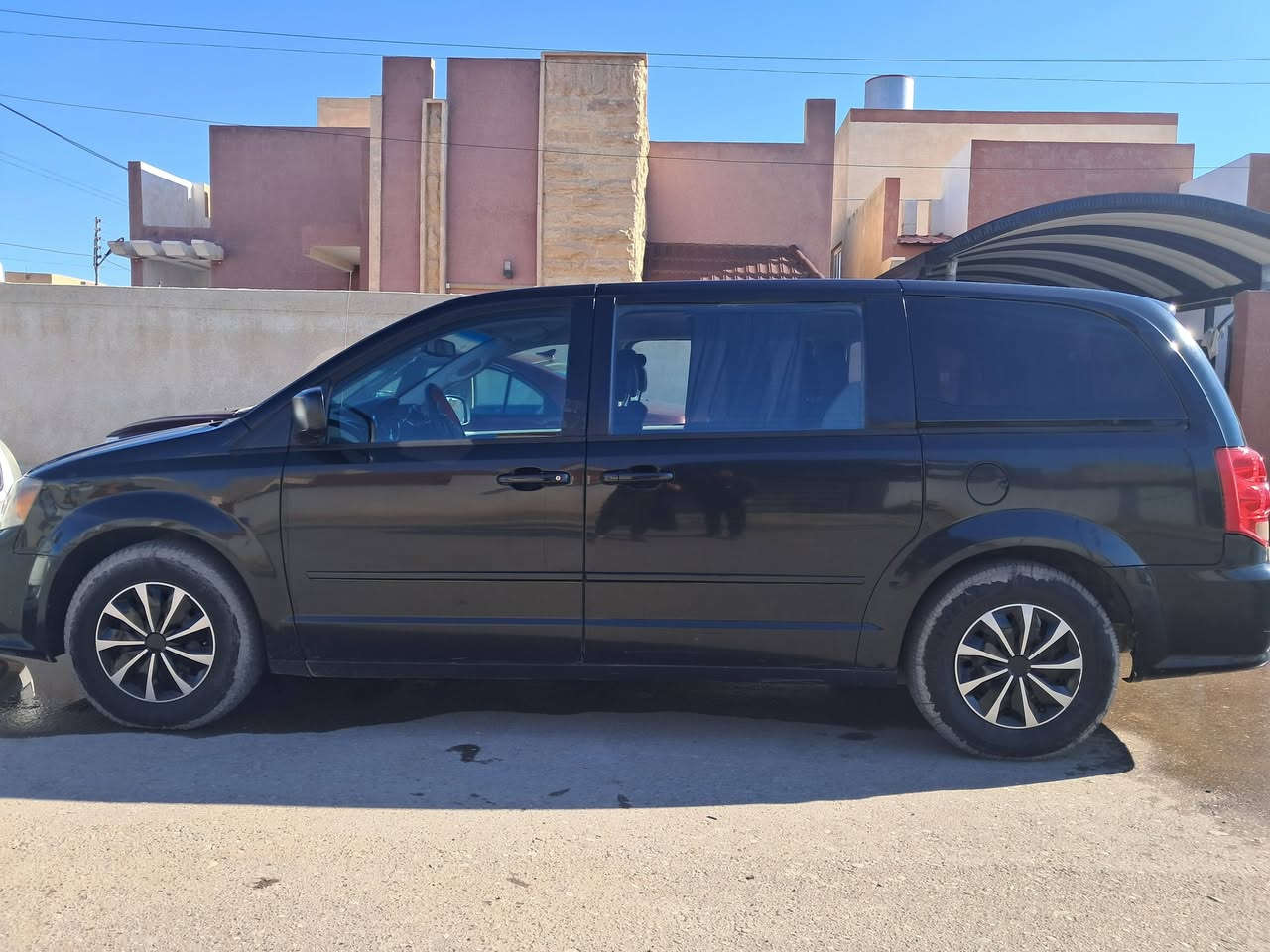 السلام عليكم
للبيع دوج كرفان ٢٠١١ رقم اربيل بدون ضرر  السعر 115 وبيها مجال
للاستفسار اكثر خاص او الاتصال ***********
