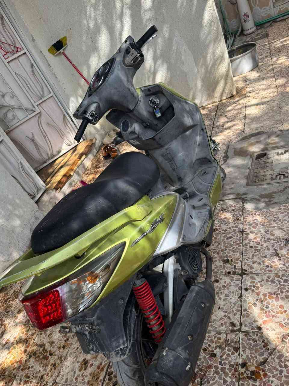 سلام عليكم ورحمة الله وبركاته
دراجه نضيفه شوف العين
البكان البصره العاليه
سكنس فحل نوزل ياباني خطين
السعر.1300  وبيهه مجال لشرايه
***********
