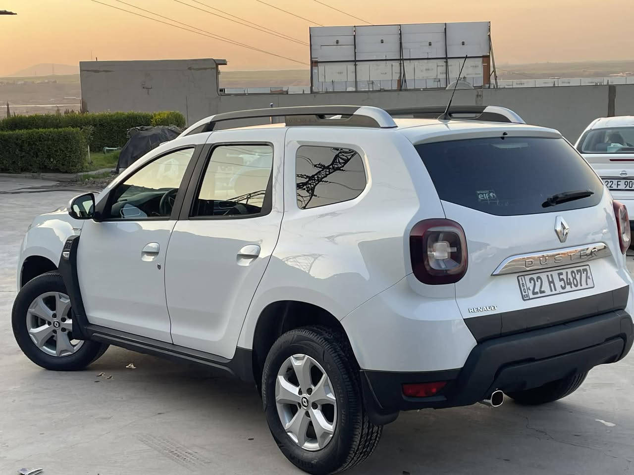 رينو 2018 كير عادي. بدون صبغ بدون    رقم سنه وية جديد رقم موبايل***********
