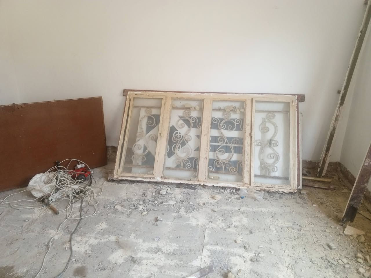 سلام عليكم بيبان وشبابيك مستعماله البيع مكان كوت تصال ***********
