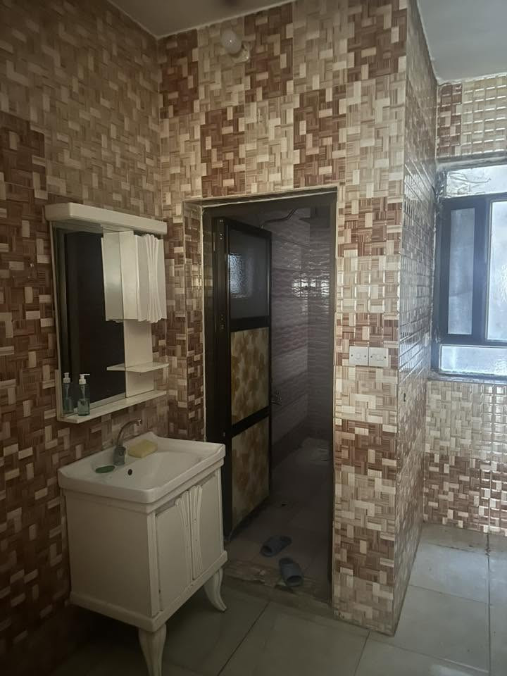 السكان قرب المزادات مشتمل ألا يجار مساحته ٥٠ يحتوي على ٣ نوم وصاله ومطبخ وخدمات  السعر ٥٠٠الف ***********
