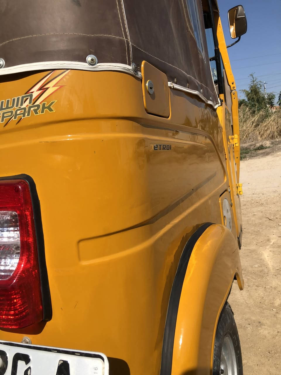 سلام عليكم تكتك موديل 21 مرقمة بأسمي لوحات انكليزي محرك عل سحك صار اسبوع من جفتة ترايهة مال زيرو
7250 قفل  بعقوبة / الرازي ***********
