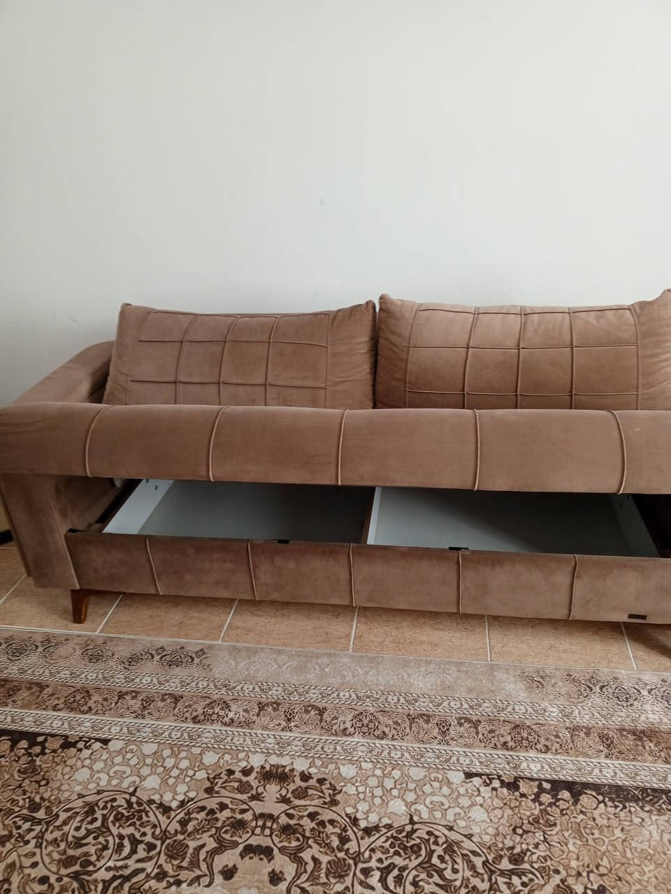 السلام عليكم تخم 10 مقاعد تركي ماركه دلال قلاب مع خزانات نظيف جدا جدا السعر 750.  الف دع وبي مجال قليل ومجمده نوع كرافت الاصلي الارتفاع 85سم  والعرض 75سم شغاله السعر 150وبي مجال قليل الموقع اربيل للاستفسار وات ساب ***********
