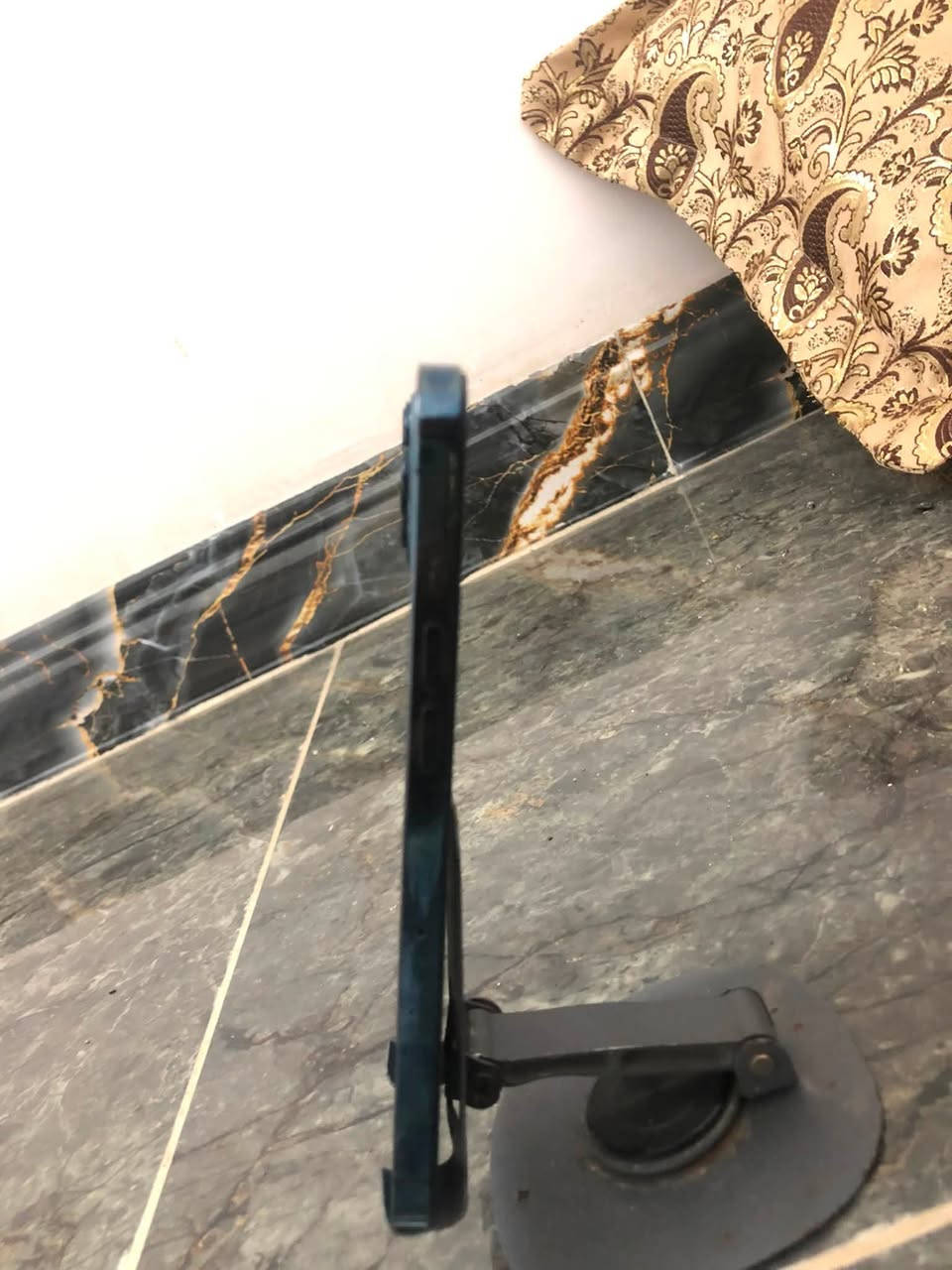 ايفون 12برو ماكس نموذج M
💰 السعر: 280 ألف بي مجال 
💾 الذاكرة: 128
🔋 البطارية:98(أصلي بشطر 
✅ الجهاز شغال بالكامل
✅ تك سيم شغال طبيعي
✅ الكاميرات فول تصوير  
بس x1شويه مغوشه بس شغاله طبيعي 
✅ الصوت واضح
📱 الشاشة مستبدلة (ثلث خيارات)
ملاحظات:
⚠️ فيس آيدي واكف
📍 الموقع: موصل – ايمن 
📞 التواصل: خاص أو اتصال مباشر
*********** كورك *********** اسيا
