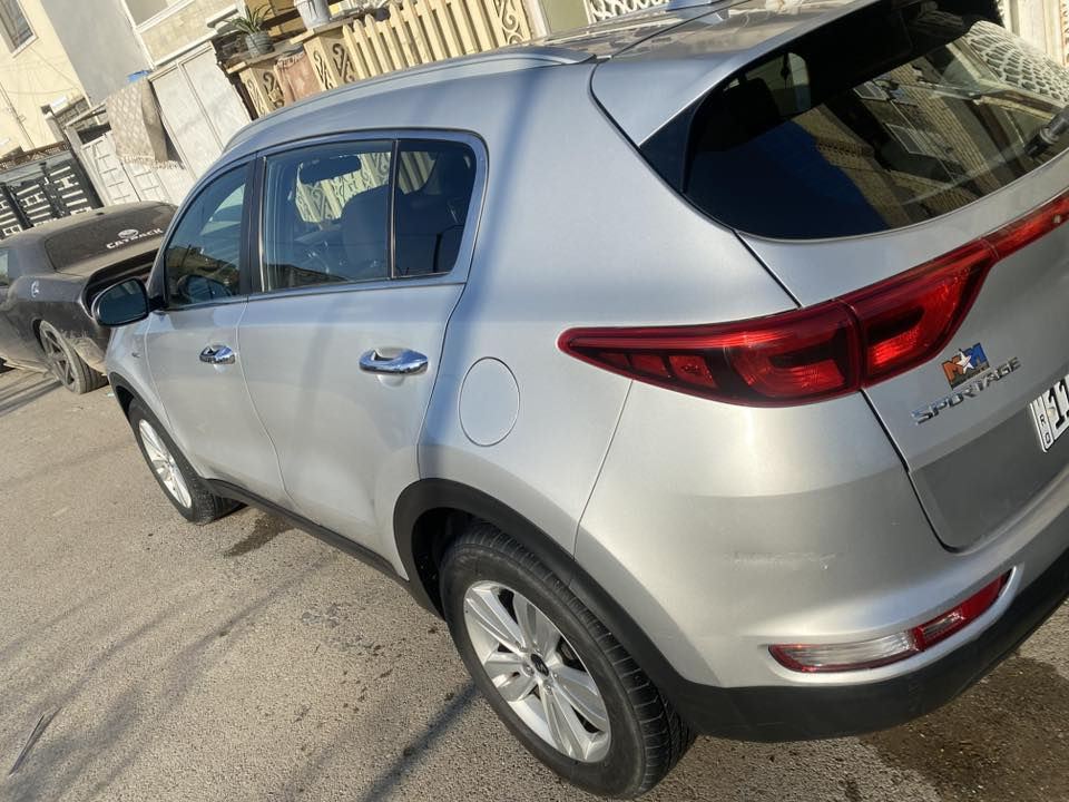 السلام عليكم اخواني الاعزاء
كيا سبورتج للبيع موديل 2017
وارد امريكي حادثهه بصيط جدآ 
فقط بنيد صبغ 
السياره جديده جدآ ماشيه 27 الف mi
جاهزه من كلشي رقم جديد وهزه جديده 
تحويل مباشر 
السياره فور ويل 
محرك 2400 gdi
كير محرك كفاله من الفتح 
السعر المطلوب ١٦٥ للاستفسار الاتصال
على ***********
