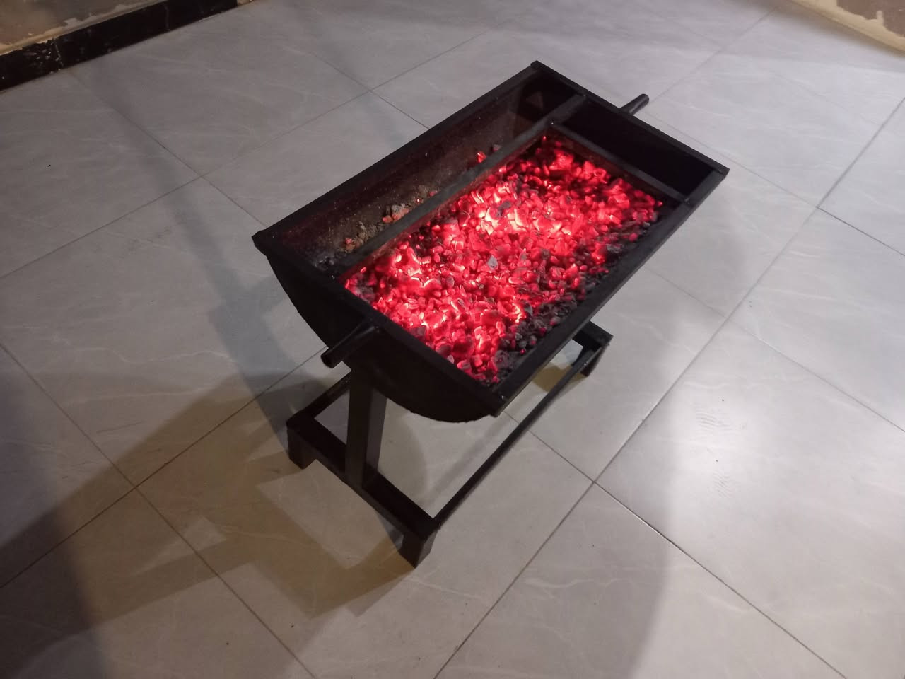 *🔥 *منقلة شواء مميزة!* 🔥*
- حديد قوي، سهلة التنظيف، وعمليه جداً
- *الموقع:* #الزهيرات #مقابل #مركز #الشرطة.
- *احجز الآن:* 📞 ***********.
#الجميع
