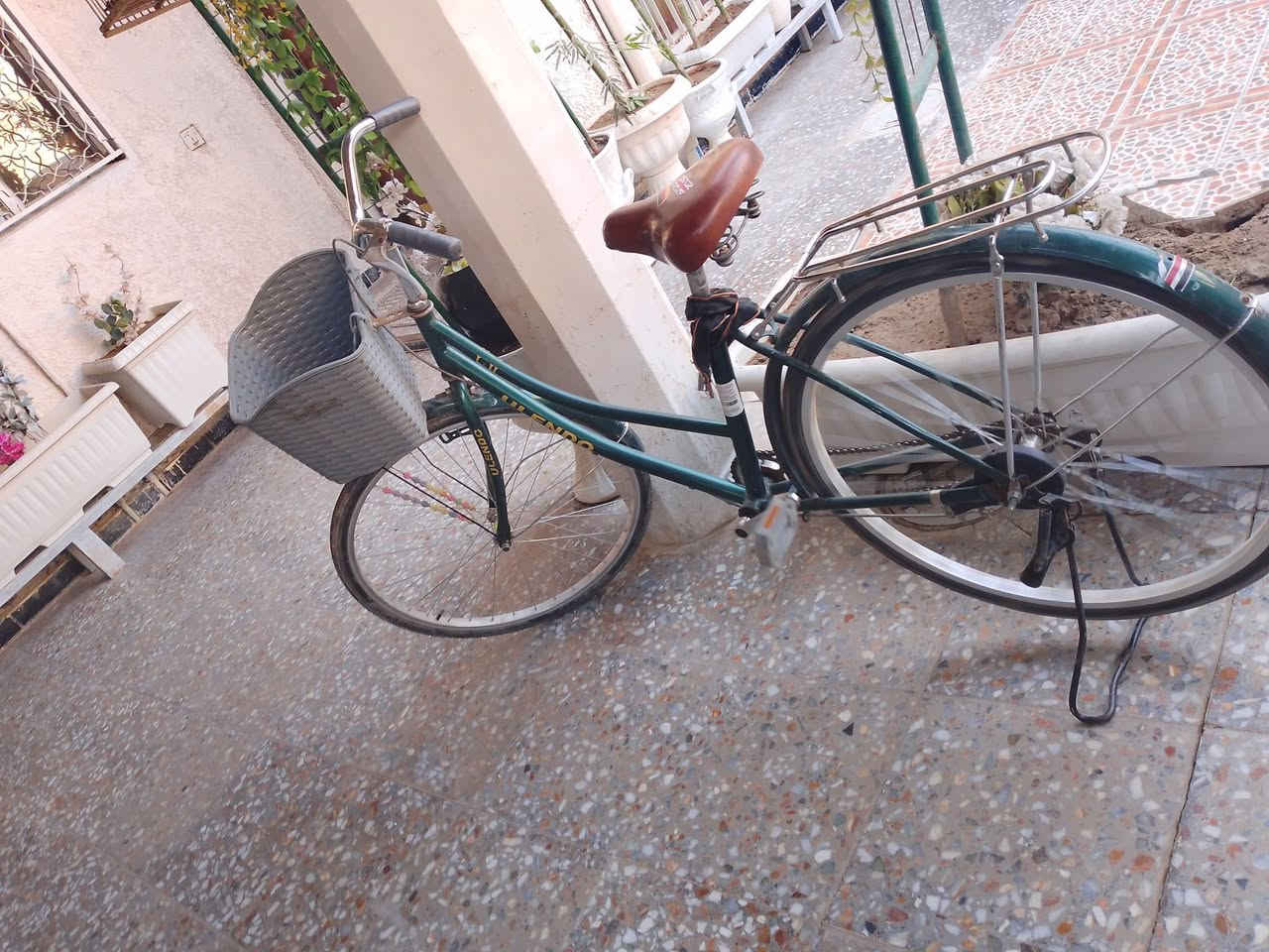 السلام عليكم
شباب بايسكل بناتي حجم 26 
بايسكل كلش كلش نضيف 
موديل 2025 
مكاني بغداد دوره 
الرقم ***********
قيم او اخذ مستعجل ع بيعه 
بايسكل كلشي ما  ناقصه
