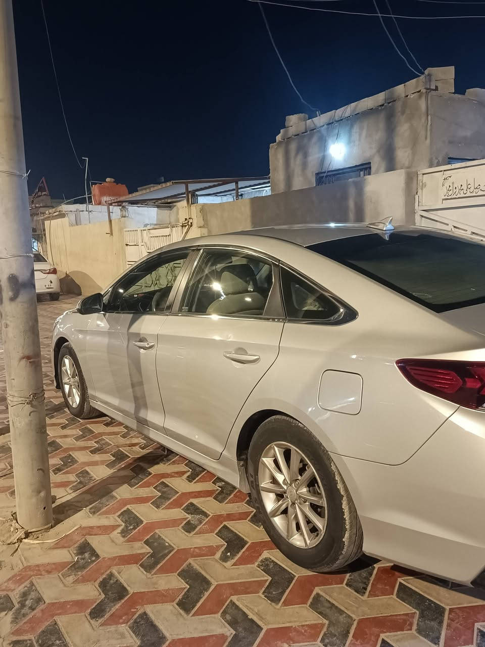 السلام عليكم
سوناتا 2019 للبيع 
لون سلفري 
رقم بغداد معوقين ومخلصه المدة تحولة حرة باسمك راعيه يريد مداور راعيه بغداد 
حادث جاملغ السايق مبدل وبنيد 
محرك, 2400 GDi    محورة غاز سيارة يعني انسه شي اسمه صرف ودوانز
محرك وكير مكفولات
حدادية طوبة ١٠٠/١٠٠ 
تخم تواير نضاف 
تبريد ثلج انجماد ❄ 
مكان سيارة ميسان العمارة 
السعر ١٣٣ وبيها مجال للطيبين
مو شراي لا يكسر بحلال غيرة فدوة الكلبكم 
***********

