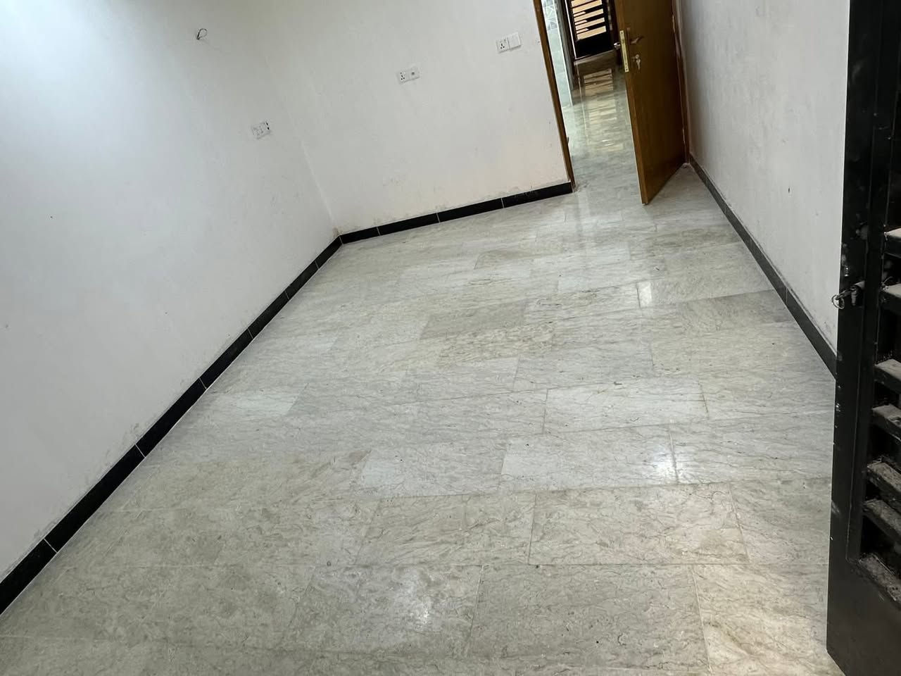 سلام عليكم 80 متر للبيع بلديات دور العمال
للأتصال ***********
