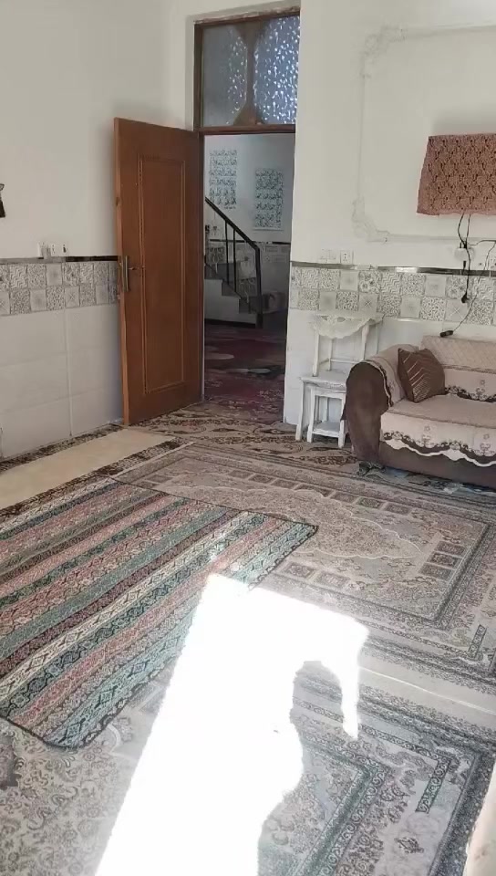 السلام عليكم بيت المساحه 450 زراعي سند 25 بستان الخشالي قرب جسر الفرنسي صف مجمع طيبه البيت المبني 150 متر الاستفسار على الرقم السعر 120 الاتصال الرقم ***********
