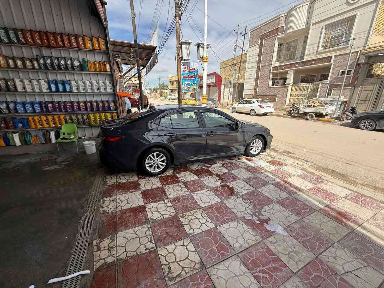 سلام عليكم كامري 2025 ماشيه ٤٩ حادث موجود بل منشور السعر ٢٢٠ وبيه مجال بسيط غير متواجد علئ الفيس ***********
