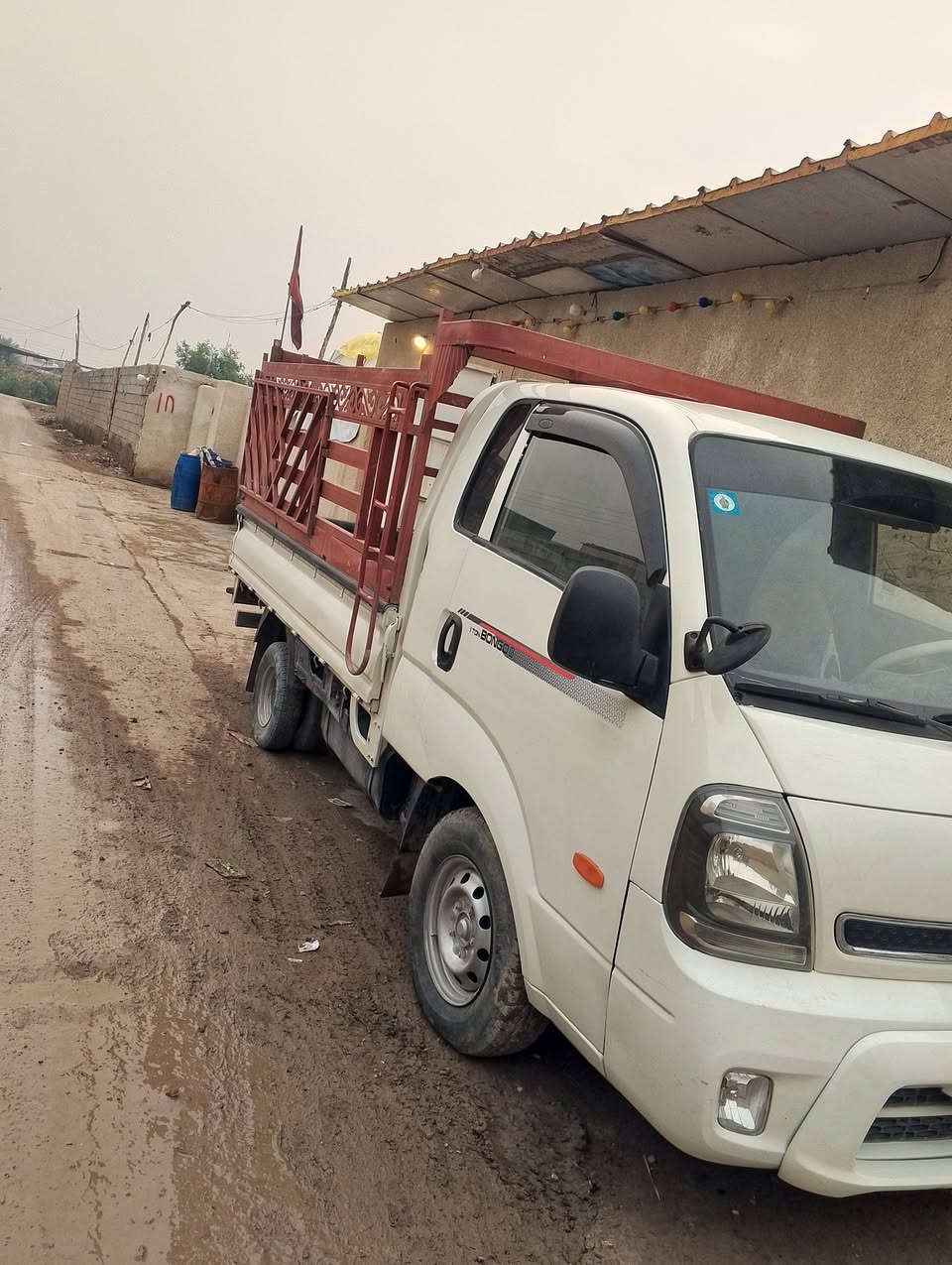 سلام عليكم ورحمه الله وبركاته
كيه البيع بنكو موديل 2008 سنويه اب اسمي أن شاء الله رقمه بغداد السياره 
السياره مصبوقه الجماليه مكينه 3000 مشترك كير شاصي اكسن رقم شاصي كلهن مكفولات بس المكينه بيه بخار 
تخم ناير جديد صدر جديد كهرباء كله شغاله السياره احلى من الصوره 
داخله كلش حلوه وجديده رقم انكليزي باقي على الستلام 
السياره عارضه 85 وبيه مجال 
*********** بيه واتساب
‏‪***********‬‏
