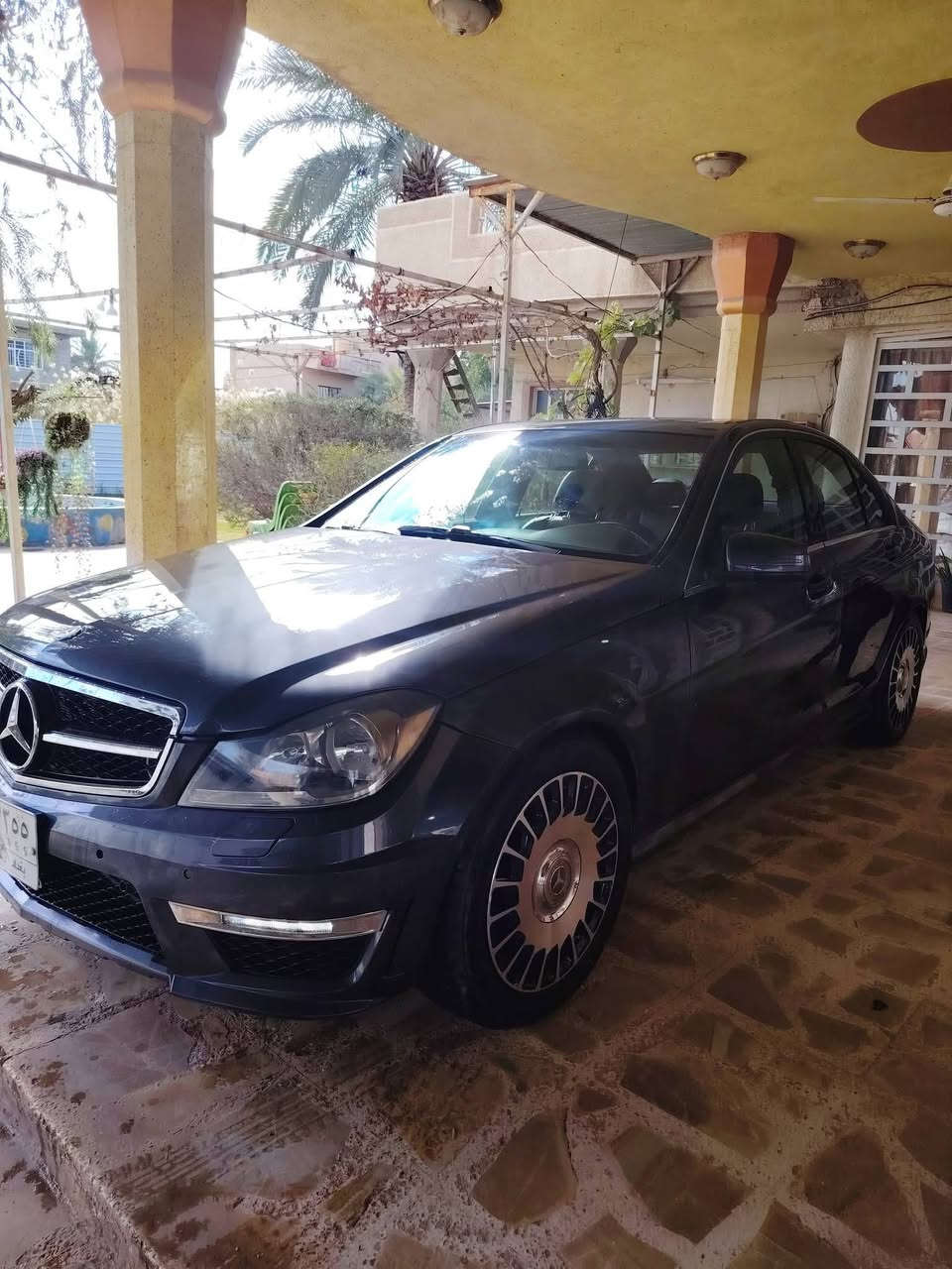 السلام عليكم
مارسدس c300 2014 w204 v6 لون فيراني 
الضربة صندوك بدون اي ايرباك
السيارة ماشية ١٥٠
رقم انكليزي بغداد جديد
مكاني بغداد
السعر ١٤٠ ورقة وبيها مجال 
***********

