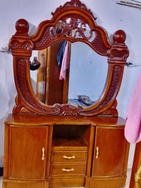 غرفت اخشاب صاج نضيفه متكونه من 6 قطع  زاويه و ميز تواليت و ميز بلازمه ...