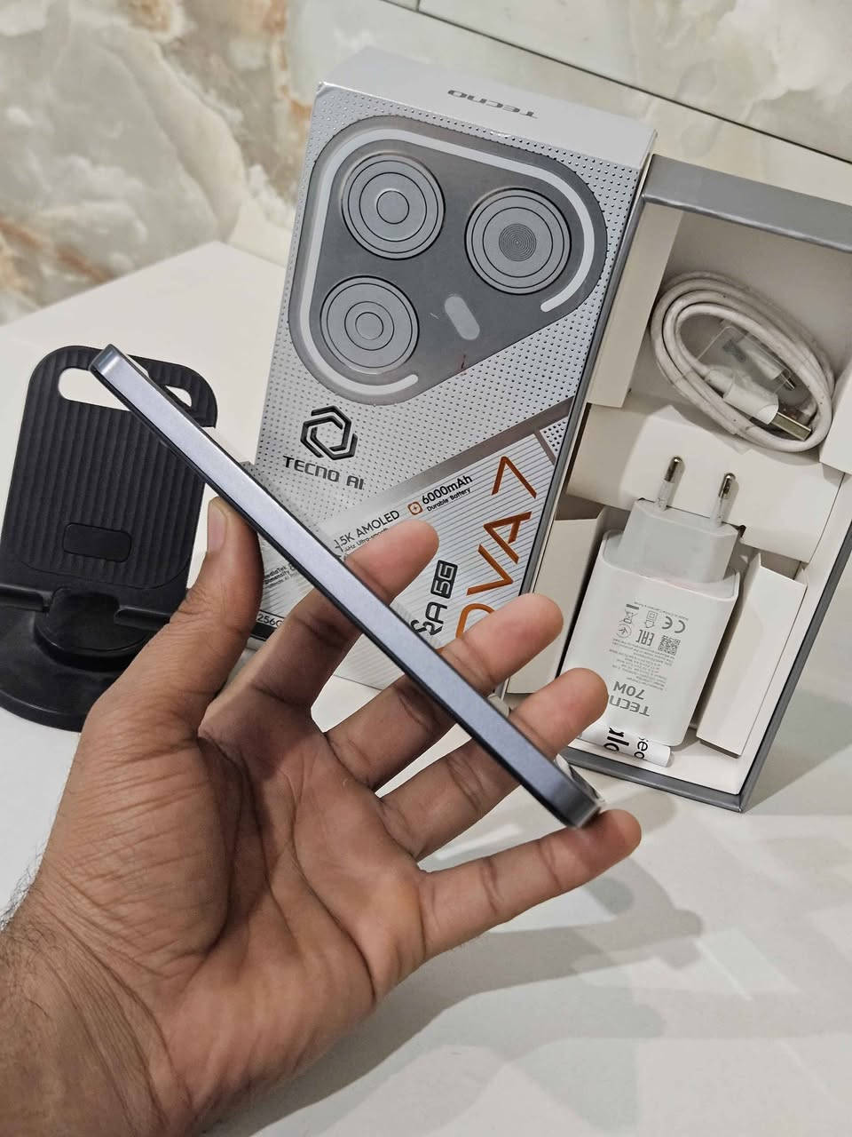 تكنو بوفا 7 الترا 5G 
ذاكرة 256G بطارية 100%🔋
شاشة 144Hz ببجي 120 فريم
الهاتف غني عن التعريف بموصفات عملاقة وشاحن 70W ويدعم الشحن السريع واللاسلكي ومخصص للالعاب و البرامج القوية ، استخدام شهرين
مع كافة ملحقاته 
هاتف جديد .
السعر خاص 

واتساب فقط *********** النجف, العراق
