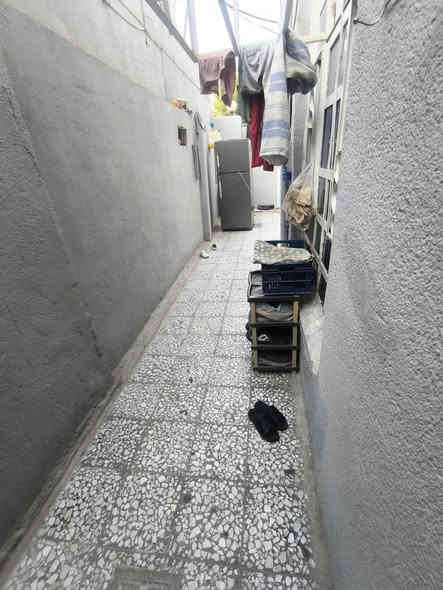 بيت 100م للبيع حي الوفاء قرب المجسرات الزهراء منطقة 40 بسمي طابق ونص يحتوئ من غرفتين نوم صالتين مطبخ استقبال وحمامات نظيف كباله حديقه السعر 115 مع مجال
التواصل على الواتساب ‏‪0774 476 4971‬‏
