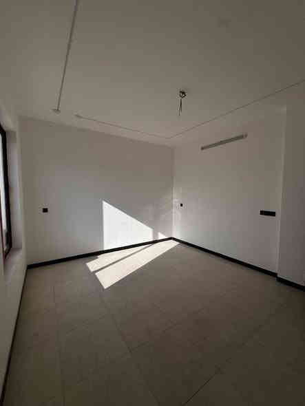 السلام عليًكم 

📍 للبيع — مشتمل جديد زيرو 2025

للراغبين بالشراء… 
معروض مشتمل 50 متر مع تشجير وحديقة وكراج 60 متر
🏡 بناء جديد — طابو صرف — فارغ غير مسكون

المساحة والواجهة:
🔹 الواجهة 5 متر
🔹 النزال 10 متر

مكوّنات المشتمل:
• صالة واسعة
• مطبخ
• منور
• صحيات عدد (2)
• غرف نوم عدد (2)
• بيتونة
• سطحين (2)

المميزات:
🌳 حديقة أمامية
🚗 كراج
🚪 باب قاصة
🪟 شبابيك مع بوب ألومنيوم
❄️ تأسيس سبالت
🎥 منظومة كاميرات
🛠️ مجاري متكاملة

الموقع: بغداد – الكرخ – حي الري
قرب شارع قطر الندى

للاستفسار:
📞 ***********

⸻
