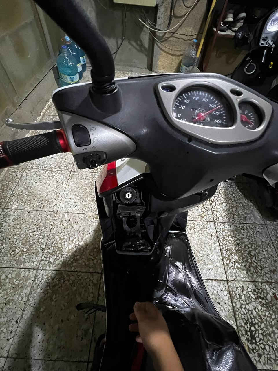 السلام عليكم للبيع سكنس نثيه لونين مميز احمر وابيض مكفوله من البرغي للبرغي مكينه وكفر مكينه بلجيس وكهربائياته كله شغاله من الطول للطول دراجه مال رمبه قبل 3اشهر ونص نازله رمبه جديده كلش رايده700وبيه مجال للشراي مكاني بغداد رقمي للستفسار ***********واسف على الاطاله ❤️
