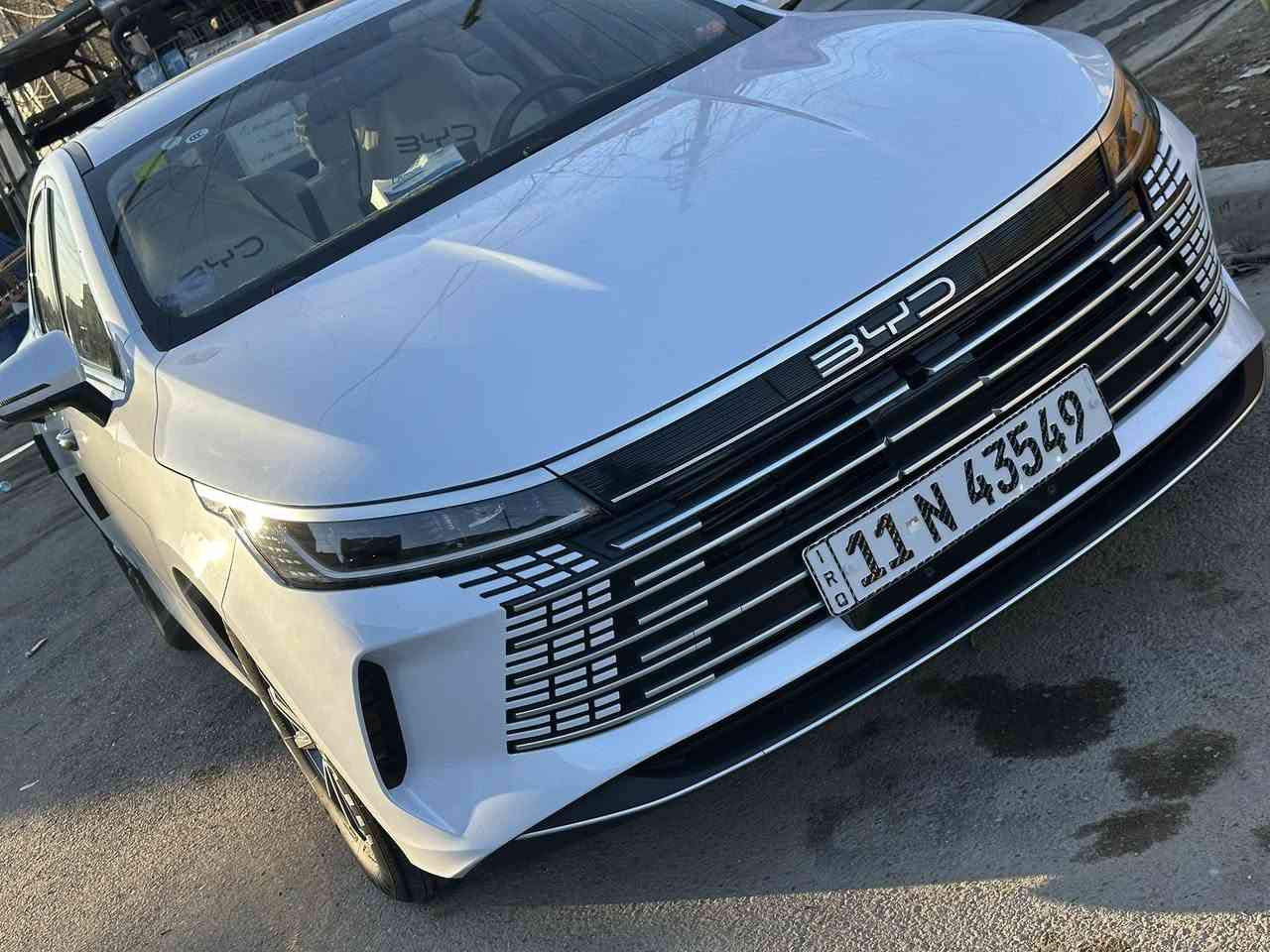السلام عليكم للبيع سيارة بي واي دي دستروير  (BYD Destroyer 05) موديل 2025 ، السيارة اخت الزيرو وماشية 5,000 كم فقط (عداد كلي ODO)، أما ممشى المحرك الـ HEV) فهو 1,750 كم وقابل للزيادة البسيطة لأن السيارة مستخدمة حالياً. السيارة مجهزة بإضافات "سبايدر" كاملة وكماليات جمالية تنطيها شكل مميز ومزودة بنظام ترفيهي متطور مع إمكانية تشغيل تطبيقات (Android) وشاشات تدعم كل احتياجاتك. ومحافظ عليها بشكل دقيق جداً، وملاحظة للأمانة السيارة بيها طعجة بسيطة موضحة بالصور (ترجع بي دي ار  يم التاير، وما مأثرة نهائياً لا على الأداء ولا على الشكل العام وصارت نقرة ب باب الراكب بسبب حصواية ب الطريق نضربت  ربع اصبع او اقل 
السعر: 20 مليون والي ما يعجبه السعر أو المواصفات خل يعبر (بدون إحراج. السيارة جاهزة للبيع، والجاد بالموضوع يراسلني على الخاص واتساب او ماسنجر فقط ***********
