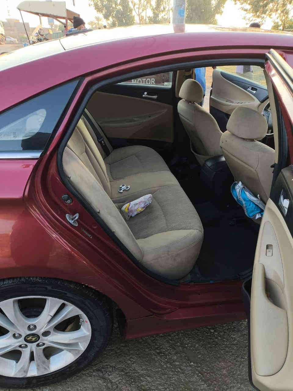 السلام عليكم
سوناتا ٢٠١٢ امريكي 
رقم بغداد  انكليزي بأسمي 
داخل لونين
السياره مصبوغه عام اثر جراد 
جاهزه من كلشي 
كير ومكينه كفاله 
حجم المكينه ٢٤٠٠ 
للإستفسار الاتصال على الرقم *********** غير متواجد على الفيس
