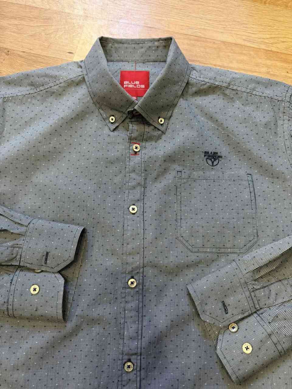 ‏قميص رجالي ‏ اصلي
‏نظافة 100%
2Xl
￼ صدر 62


**إذا كنت صاحب هذا الإعلان وتريد حذفه لأي سبب، رجاءا أرسل رسالة إلى الدعم الفني**