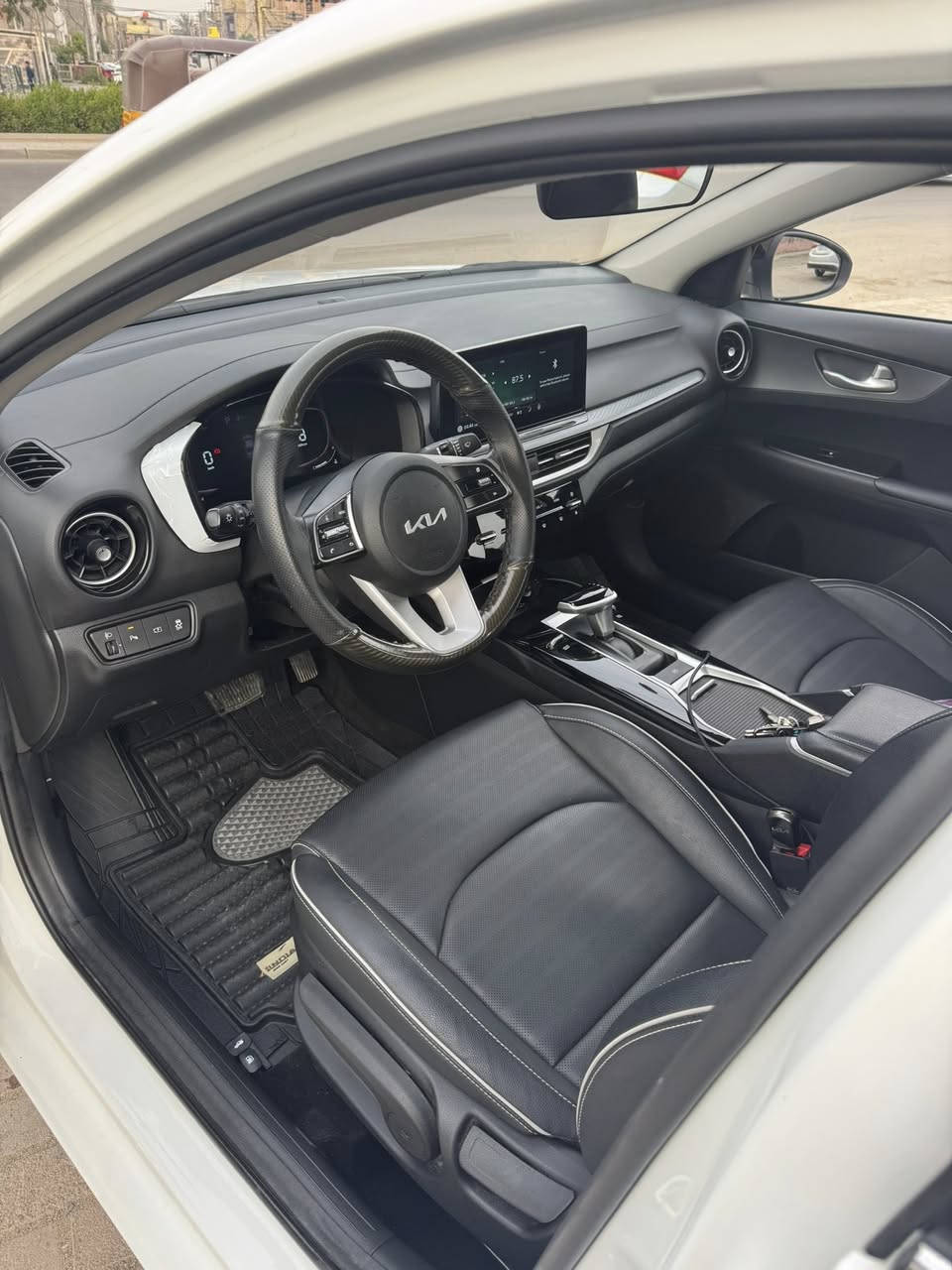 K3 موديل 2024
فول مواصفات ماشية 20 الف
مكفولة من كلشي السعر 140 وبيهة مجال
 مكاني بغداد بحي الجهاد وهذا رقمي 
***********
