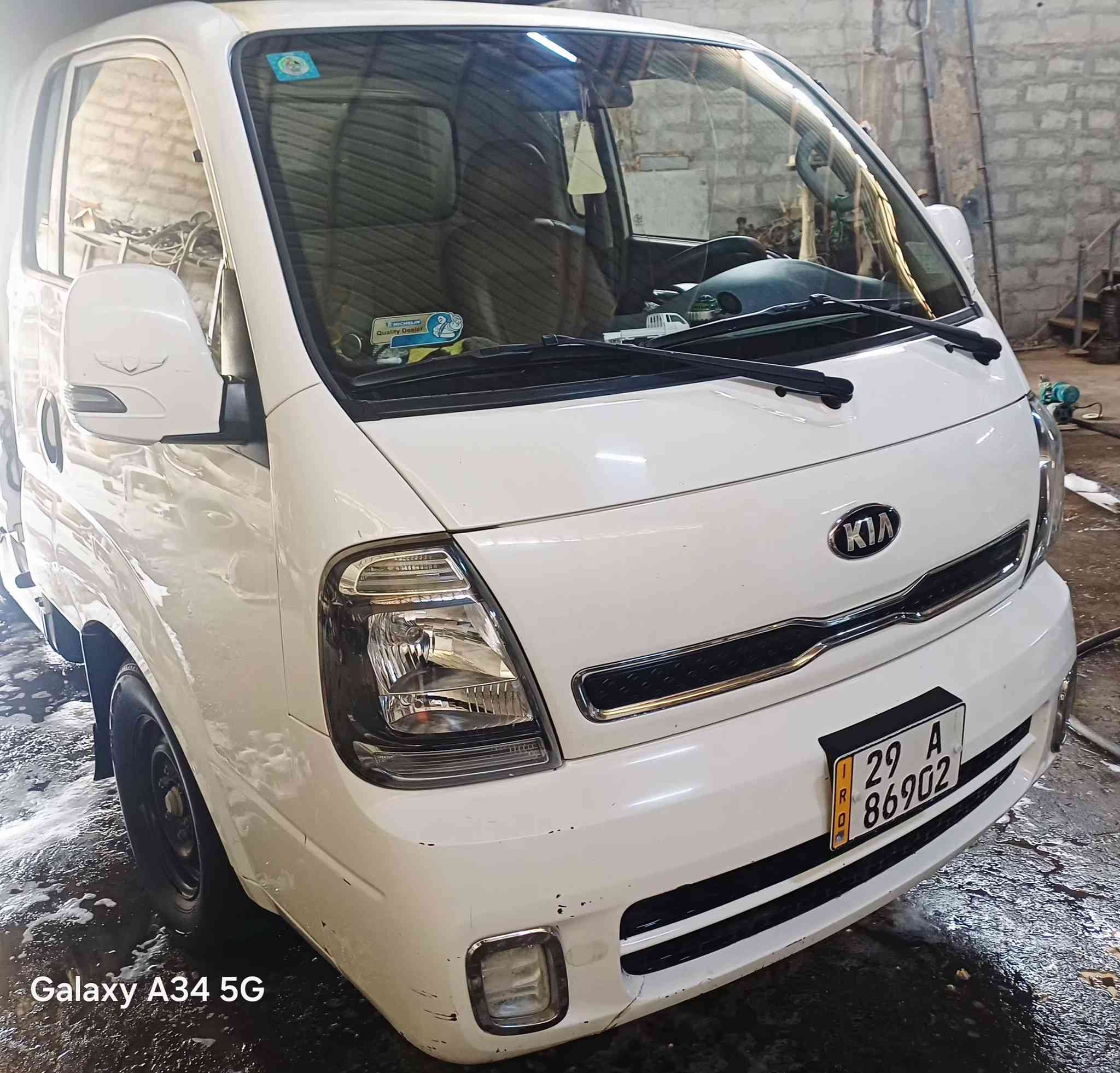 سياره كيا حمل محرك مفتوح 2700 موديل 2021 رقم واسط  مكينه كفاله لا تنقيص ولا تبخير گير أكسل مكفولات كهربائيات كلها شغاله شاصي ورقم شاصي واضح والصدر حلو سياره حلوه متذب عليهه ألف دينار گبل للشارع سياره خير من الله الياخدهه بالعافيه عليه وشرط محجر مو وياهه والباقي گدام العين أحلى من الصورة تحويل مباشر السيارة بـ أسمي مكان السيارة واسط رقم هاتف ***********
