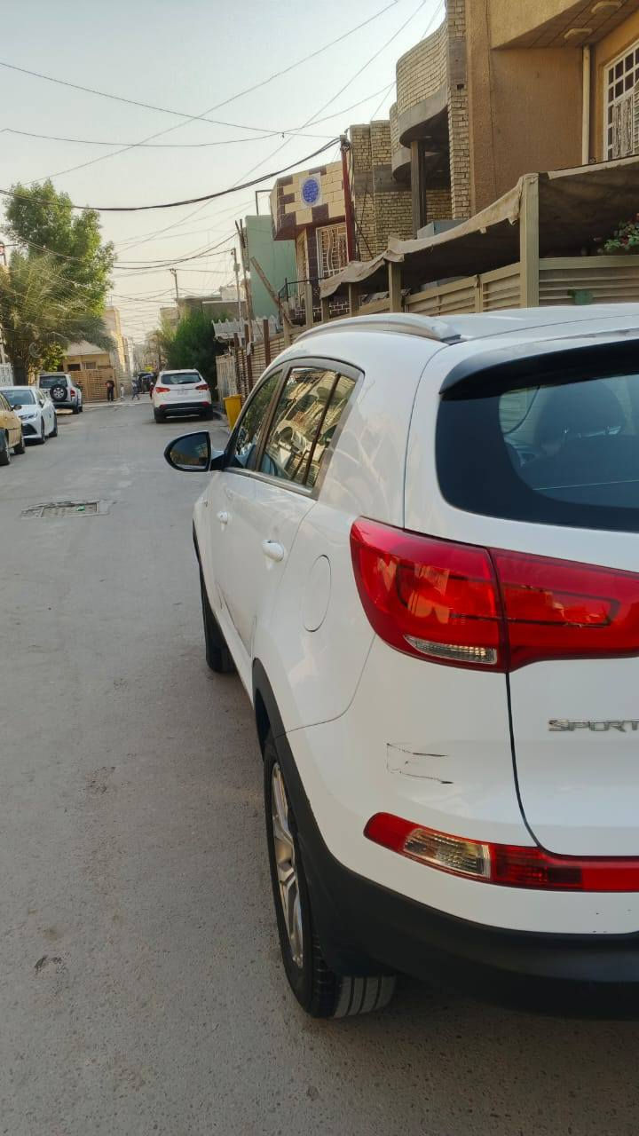 السلام عليكم للبيع كيا سبورتج 2016 خليجي سيارة مكفولة من الصبغ والضربة بيهة باب الصدر رصعة معدلة عل البارد سيارة جديدة جدا جدا ماشية 150الف حقيقي موصفات سيارة عادية والسعر 165 ورقة المكان الكرادة الرقم ***********
