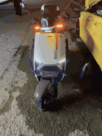 دراجة شحن للبيع ملف كبير معدل ٦٥ إلى ٧ حقيقي 
٦ بطاريات  نضافة 💯 السعر ٨٠٠ وبي مجال 
استخدام جدا قليل 📞 ***********
