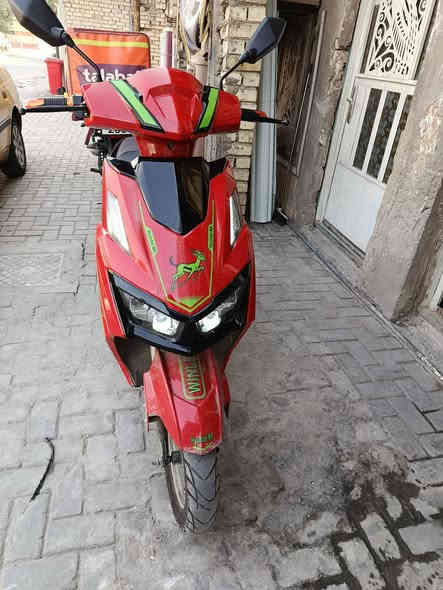 سلام عليكم شباب  دراجه شحن  سكنس موديل2025 للبيع مواصفاتها
3سرعات 
تحمل شخصين
تشغيل  نضامين بصمه او سويج
سرعه الدراجه 60
تتحمل وزن عالي جدا
نضام  تشغيل عن بعد
نضام السرقه 
تمشيك (50) كيلو
بصمات 2
سويجات 2
كلوب لد ابيض عالي ناصي
استان صفح
استان تعليك 
نضام R
 مكاتبه بيها
اي استفسار  على واتساب
***********
مكان بغداد مدينه قطاع ٢٢
السعر 700 وبيها مجال
