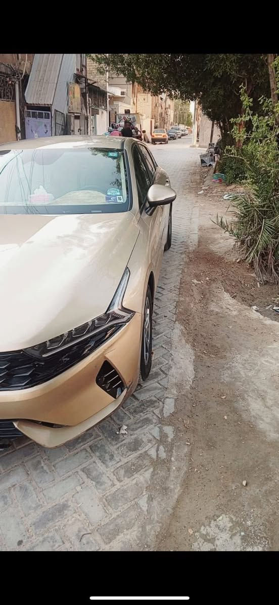 سلام عليكم كي فايف مديل 22
سياره حلوه وخير من الله محرك وكير وتبريد وتدفئه مكفولات فول مو صفات عده تنته 
الحدث واضع بل صور حادث امريكه فقط بيه 
حداديه تخم تاير سياره محرك 1500 تيربو سياره بسمي رقم بغداد السعر 160 وبيه مجال 
***********
