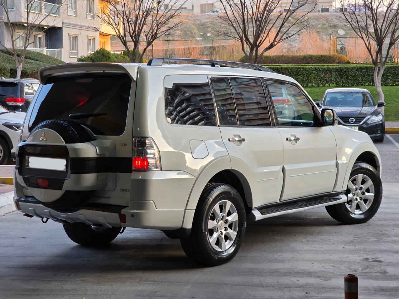 ميستوبوشي باجيرو 2014 خليجي – فول مواصفات
داخلية أصفر
قير أوتوماتيك + عادي
سلايد
كراسي جلد وكهرباء
6 سيدي مع أمبليفاير
حساسات أمامي وخلفي + كاميرا
3 صفوف كراسي
تبريد مركزي
ثلاجة
لايت زينون
السيارة بيها قطعتين صبغ فقط بسبب تيزاب
بدون دعامة أو ضربه – بشرط فحص
رقم السليمانية وباسم المالك
المكينة 6 بستون 3.5

🛑 السعر سوي تعليق يصل مباشرة 🤖 

القير والمكينة والتحويل 
والغرامة بشرط

 أرقام :
***********
***********
