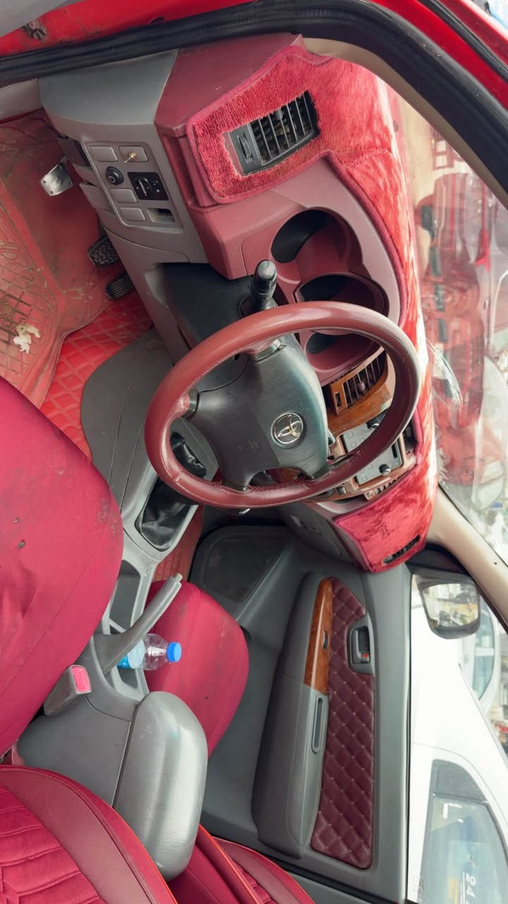 تويوتا موديل 2011 بوياغ عام زور جوانه سيارةكة رةقةم تازةية سةنةوى تا2030 تايةكانى تازةية تةبريد بةشةرت مةكينةى كراوةتةوة بةلام بةشةرت لةكةل قةپاغ سةقفى كوراوة  سيارةيكى تابلى توندو تولة*********** أربيل, العراق
