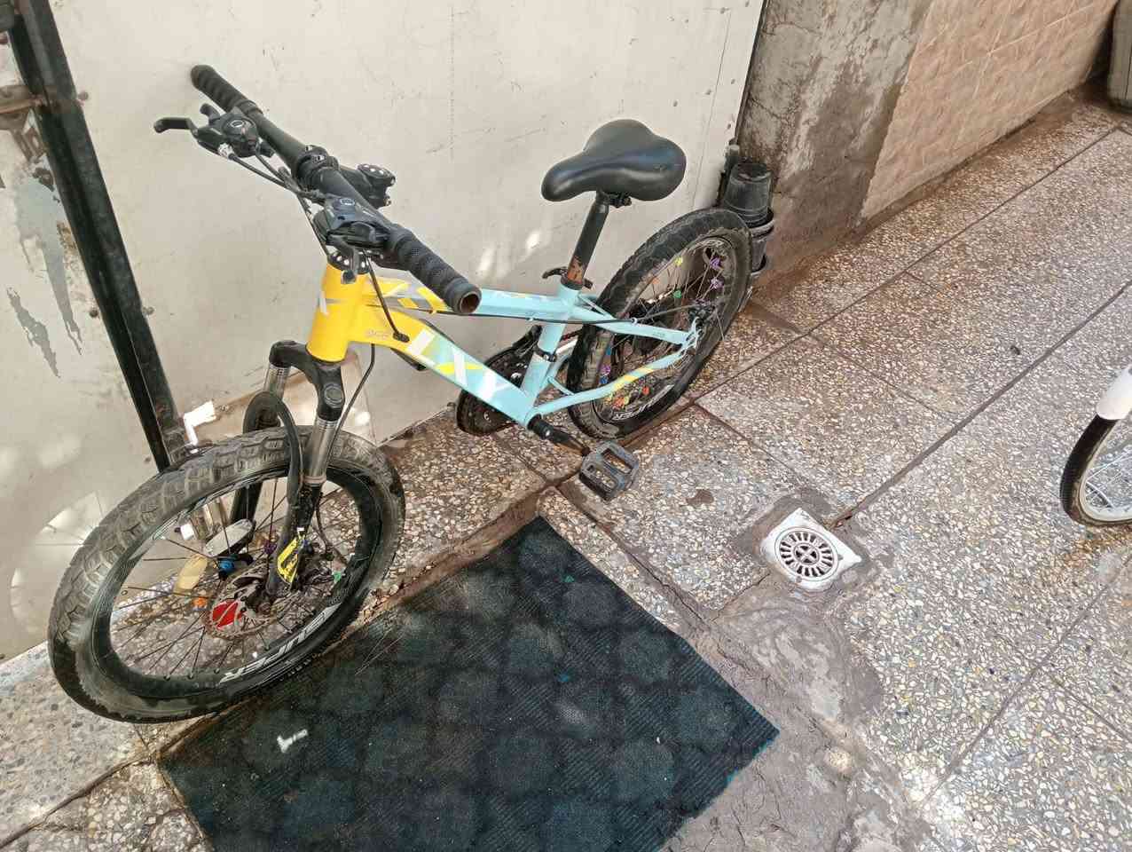 بايسكل للبيع بس بنجر بالتاير الورة   بس والباقي شغال المكان مدينة الصدر  التواصل
***********
