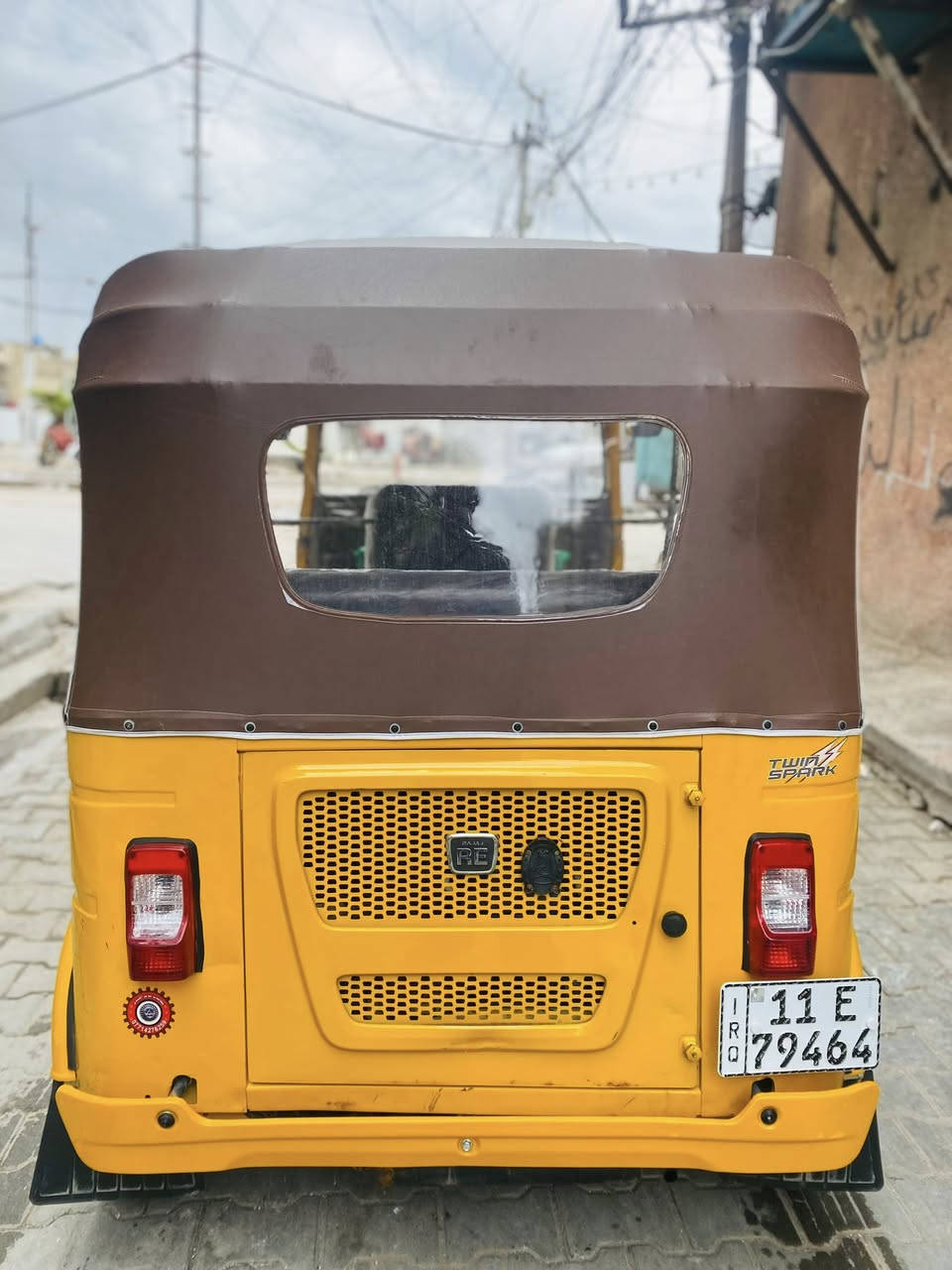 سلام عليكم تكتك 21 شهر 11 مرقمه انكليزي تكتك حلوه كبل لل شارع جاهزه مابيه يي نقص بيه بس ضربه بل صفحه عله كد شبر ومعمره بغداد مدينه الصدر  الستفسار ***********
